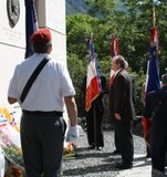 Bernard Perrin vient de déposer la gerbe de l'ANAMG