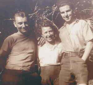 Mimi avec Angelo Brunato et Jo Bois, deux résistants Doménois
