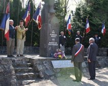 Dépôt de gerbe de la commune des Adrets