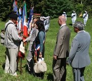 les autorités saluent les porte-drapeaux