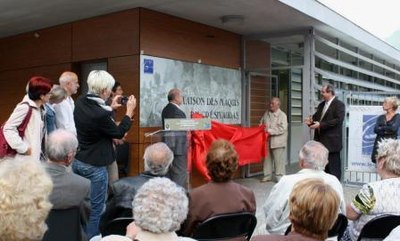 Dévoilement de la plaque par François Brottes et Jean Roux, président d'honneur de l'ANAMG