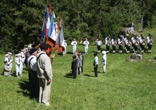 Les autorités face à l'Etendard